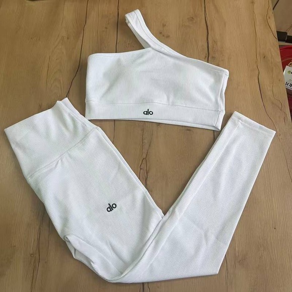 ALO Yoga Other - ALO Yoga White Sports Bra and leggings Set